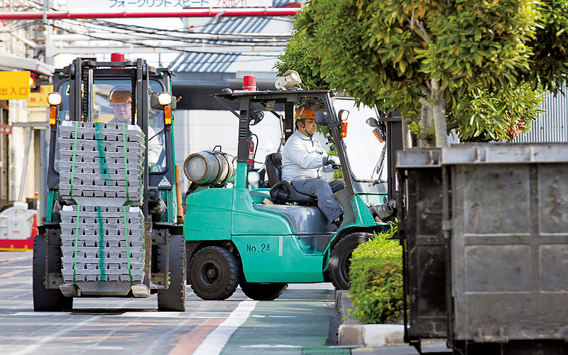 フォークリフト事故リスクの削減と現場作業人員の確保