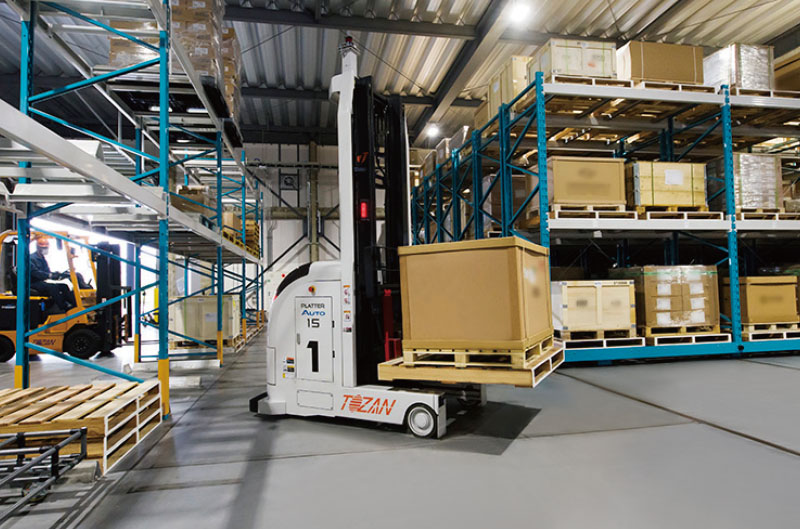 AGF（Automated Guided Forklift：無人フォークリフト）